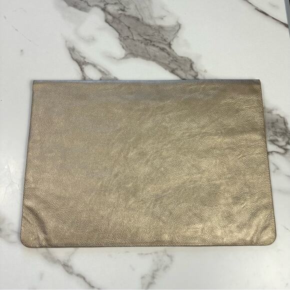Kalidi Metallic Champagne Envelope 15” Laptop Sleeve - Picture 4 of 7